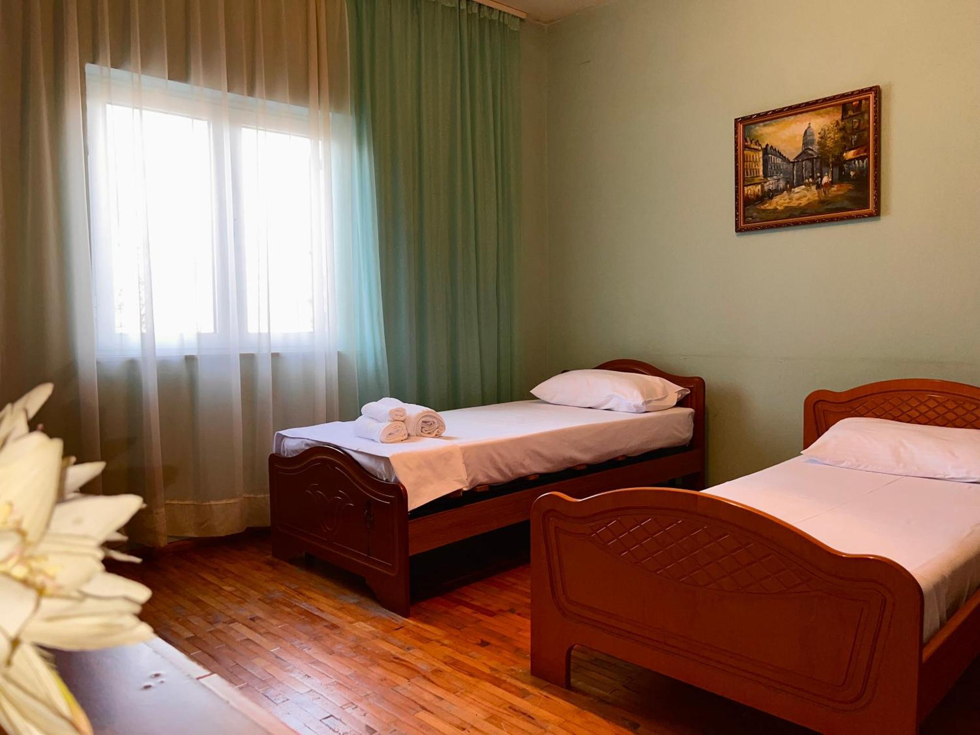 Berat Private Room In Haxhialiu Villa Esterno foto