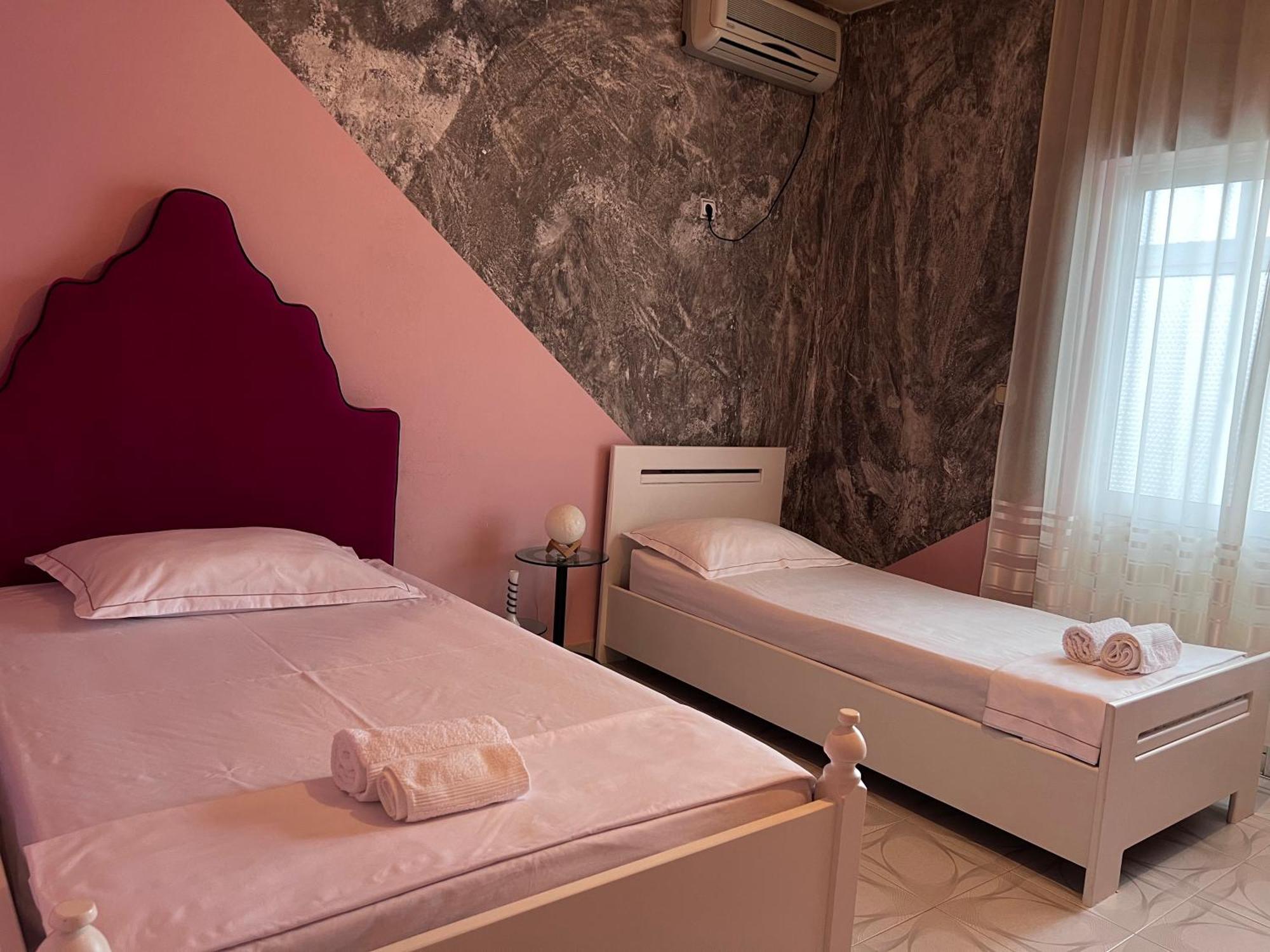Berat Private Room In Haxhialiu Villa Esterno foto