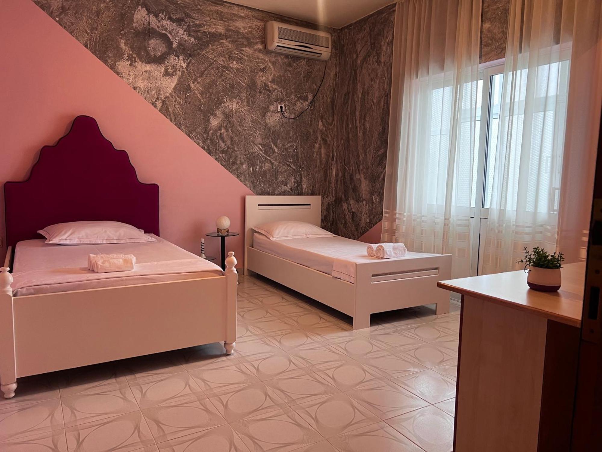 Berat Private Room In Haxhialiu Villa Esterno foto