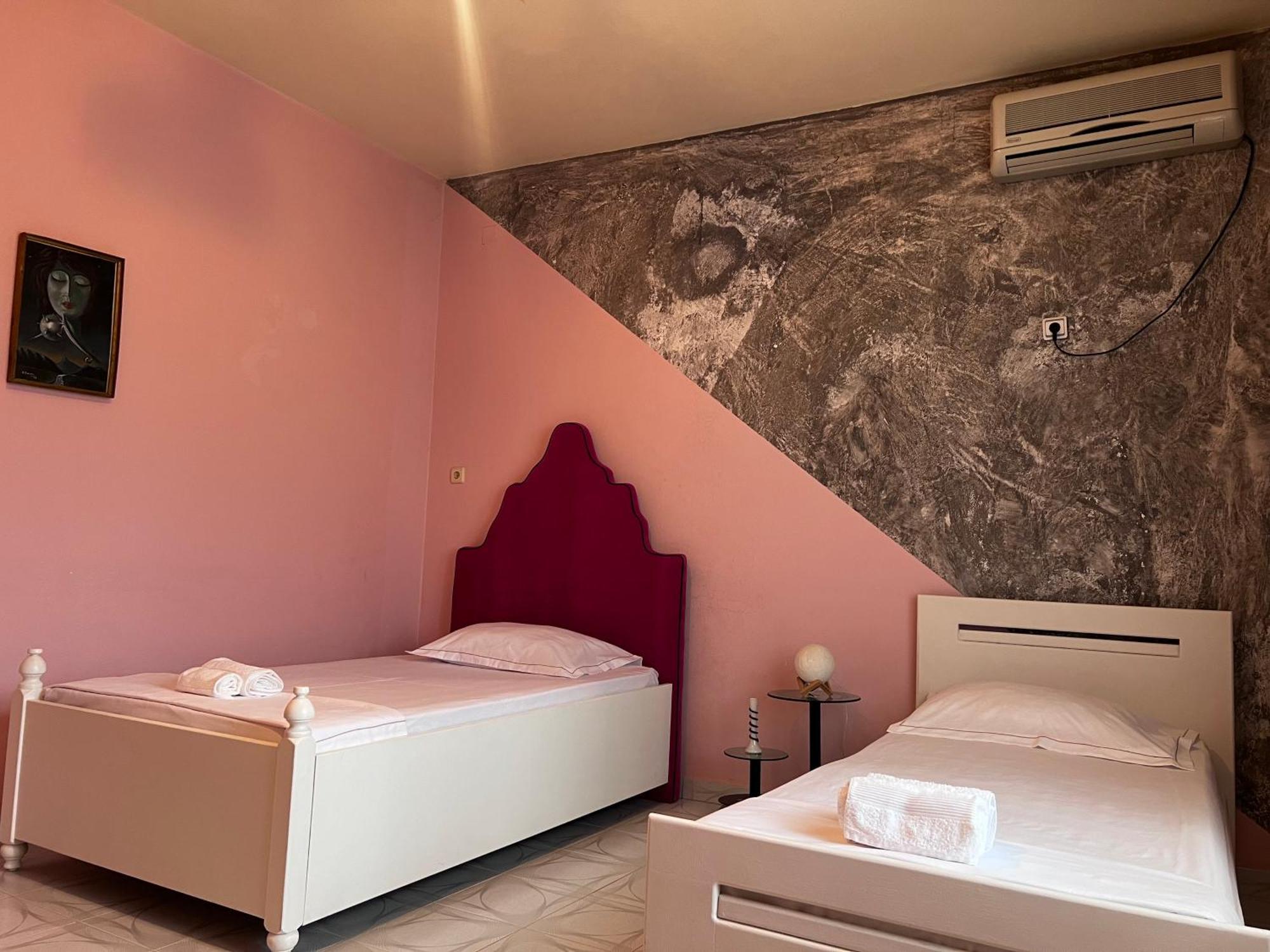 Berat Private Room In Haxhialiu Villa Esterno foto